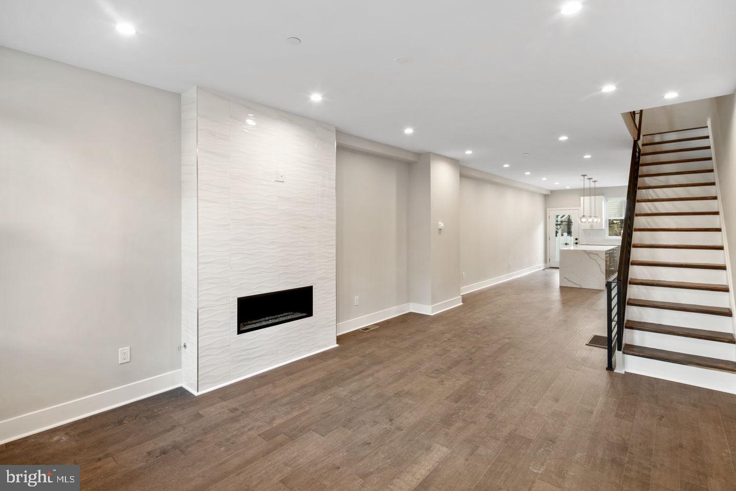 POINT BREEZE - Residential