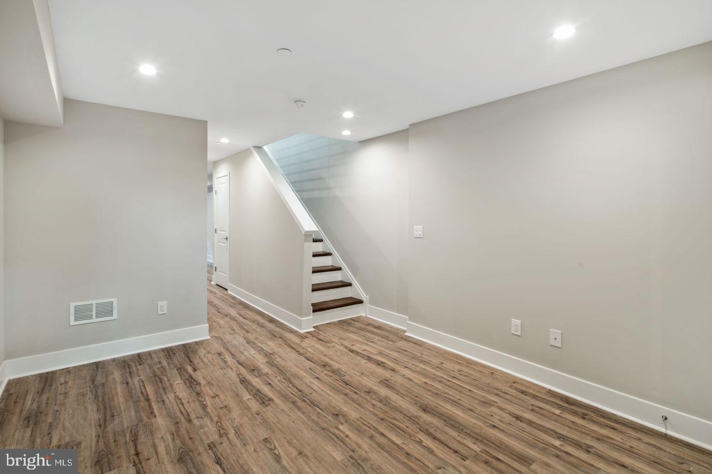 POINT BREEZE - Residential