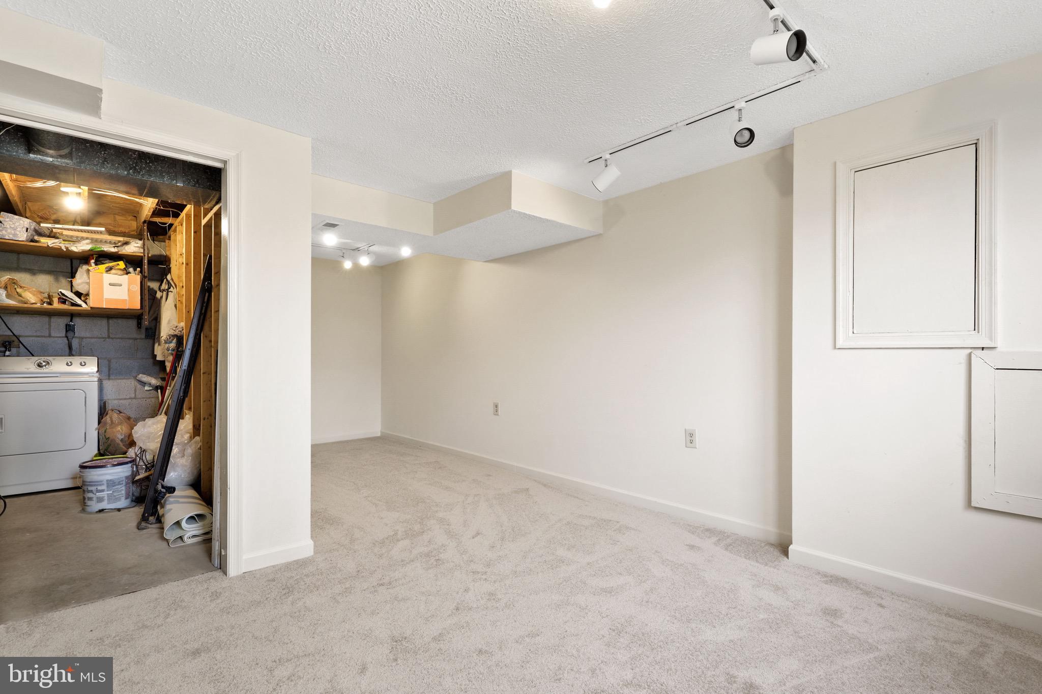 CATONSVILLE MANOR - Residential