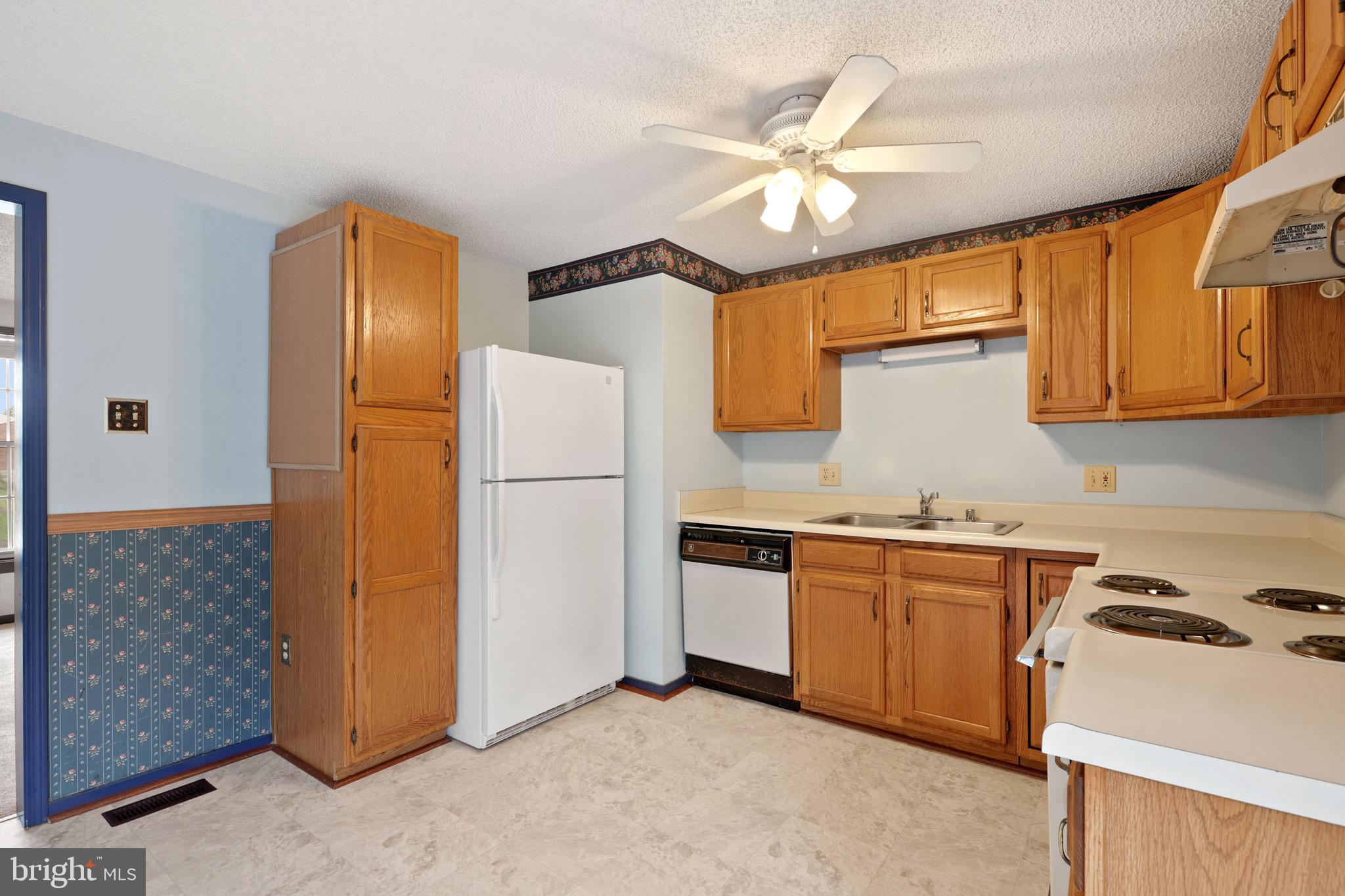 CATONSVILLE MANOR - Residential