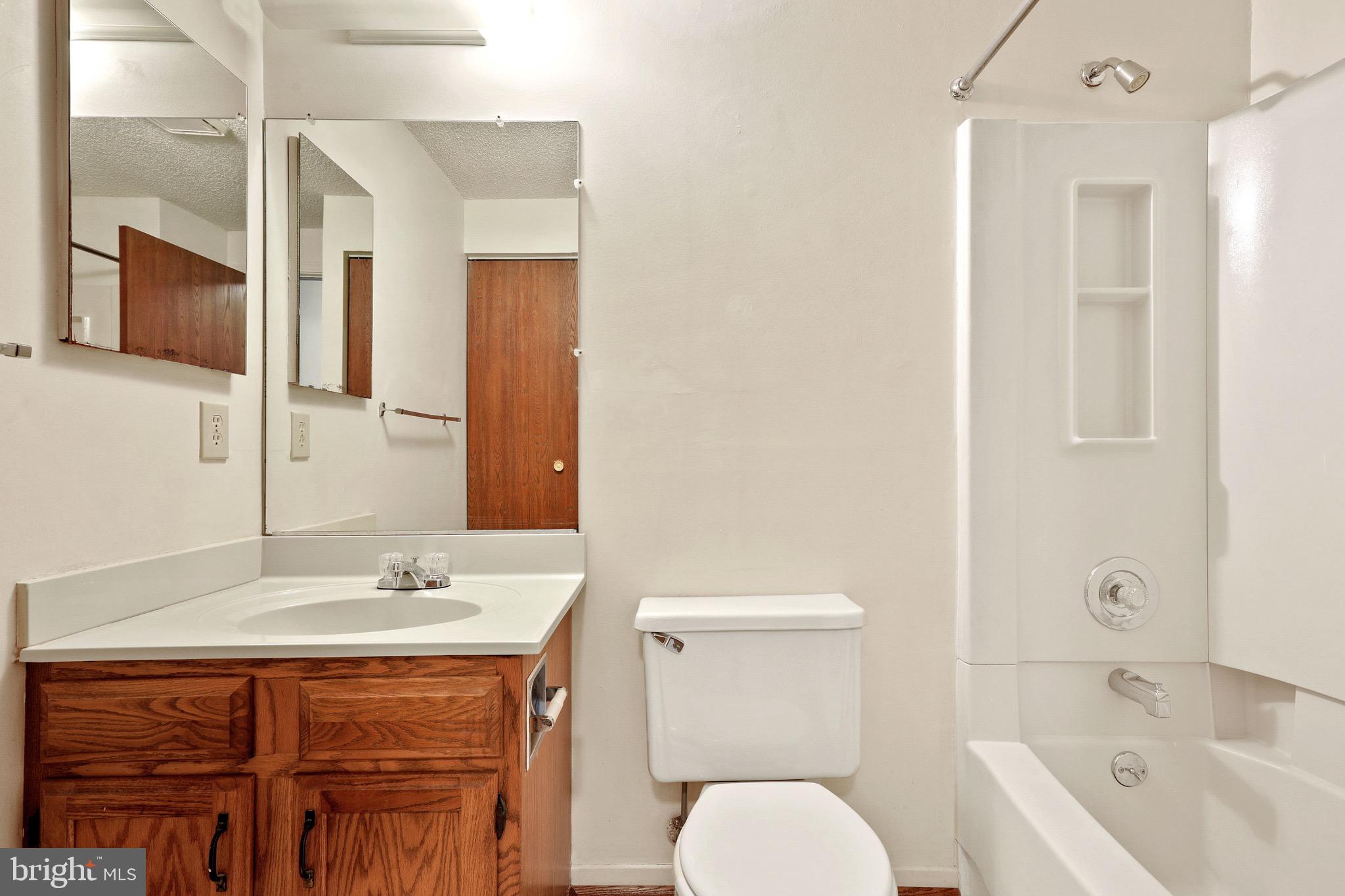 CATONSVILLE MANOR - Residential