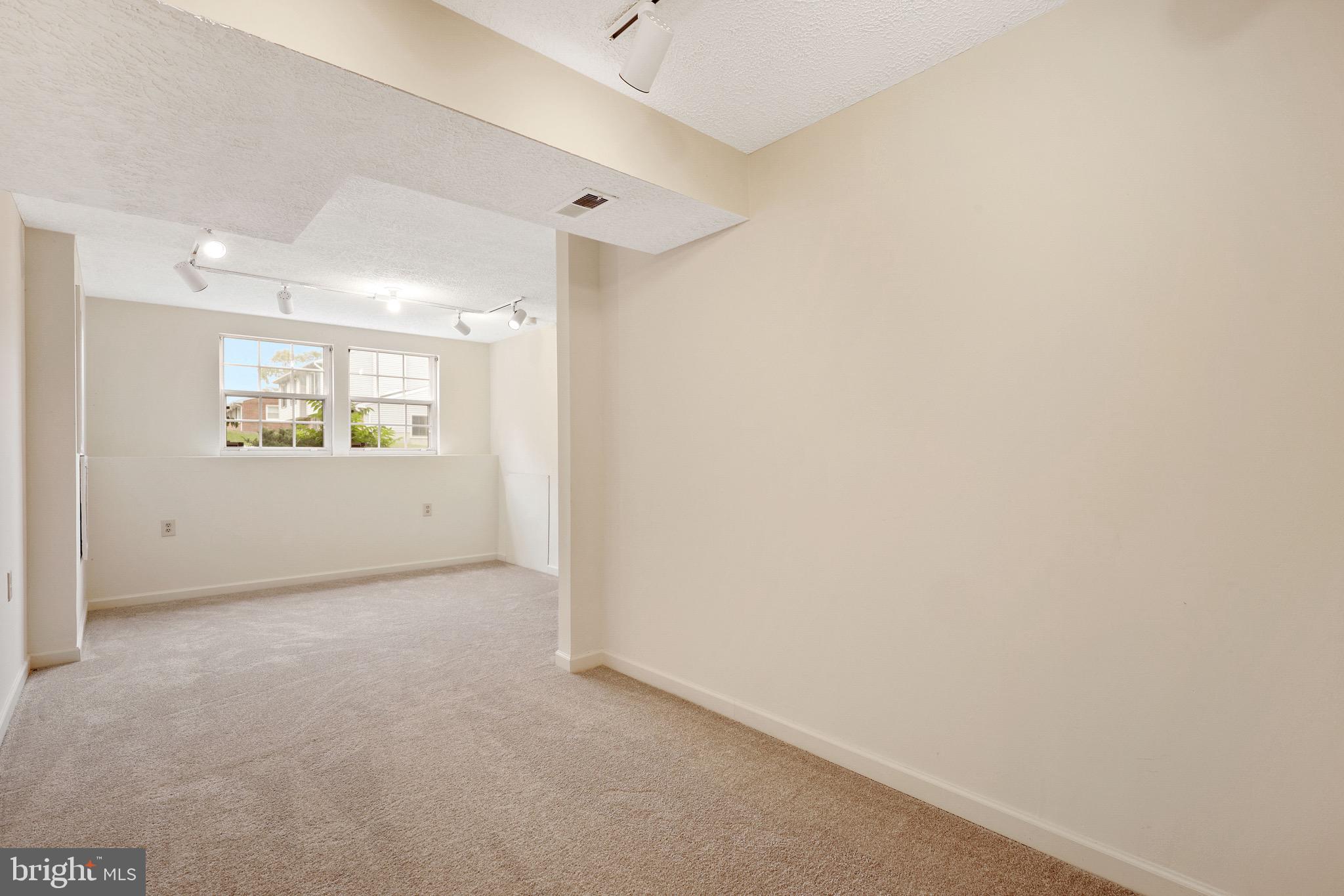 CATONSVILLE MANOR - Residential