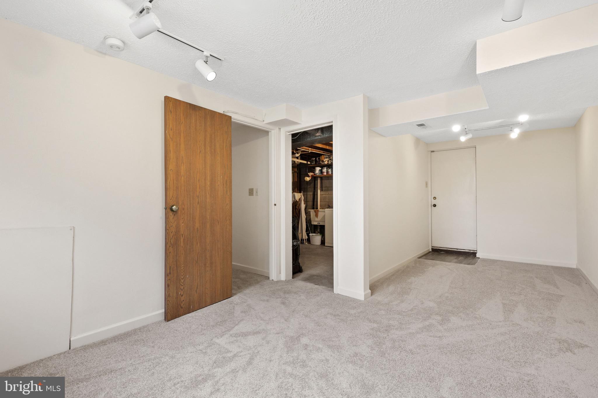 CATONSVILLE MANOR - Residential