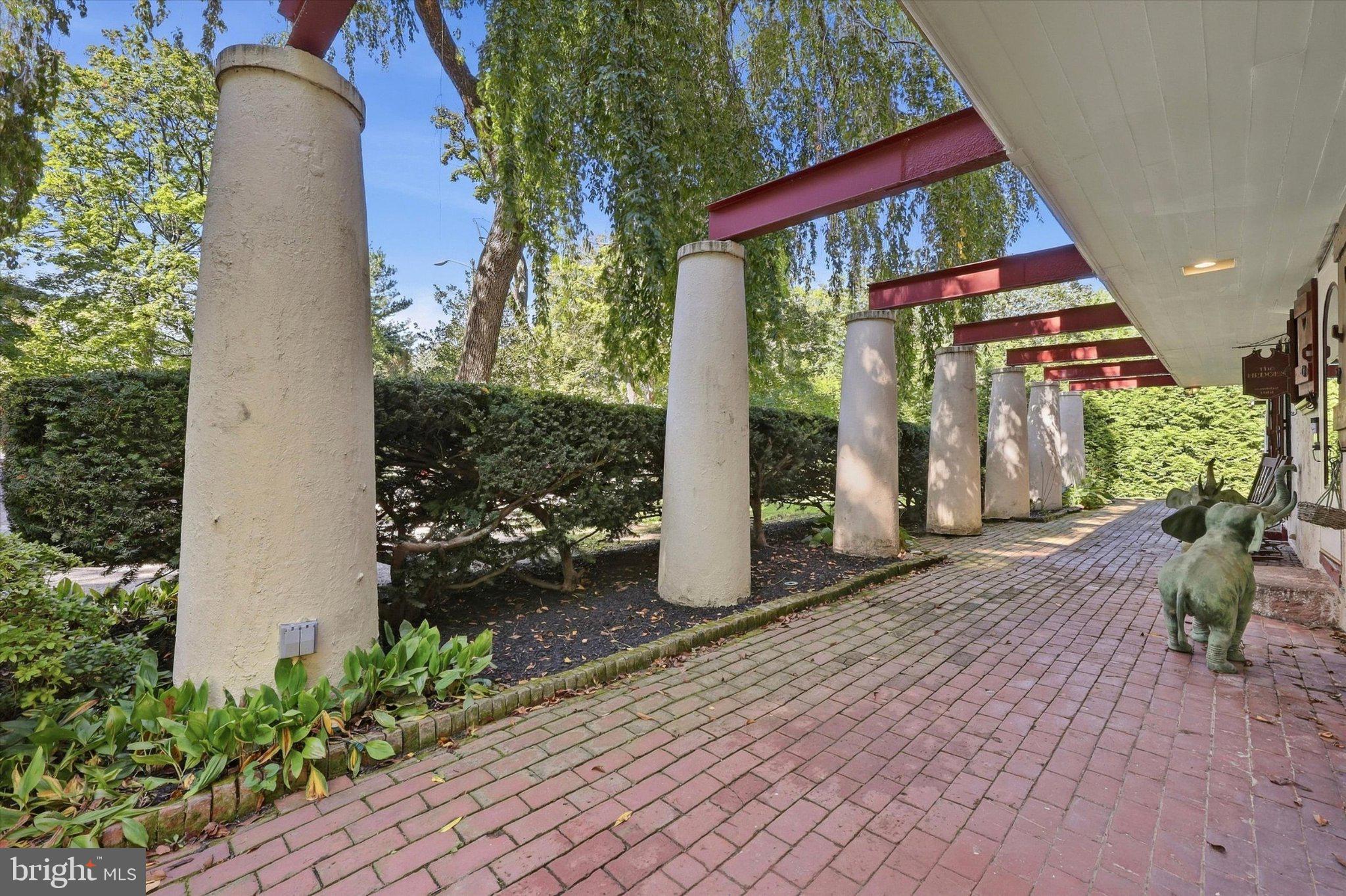 1215 W MONTGOMERY AVENUE