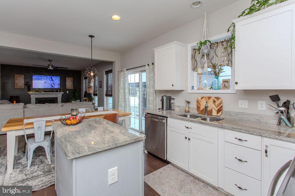 VILLAGE GREEN - Residential