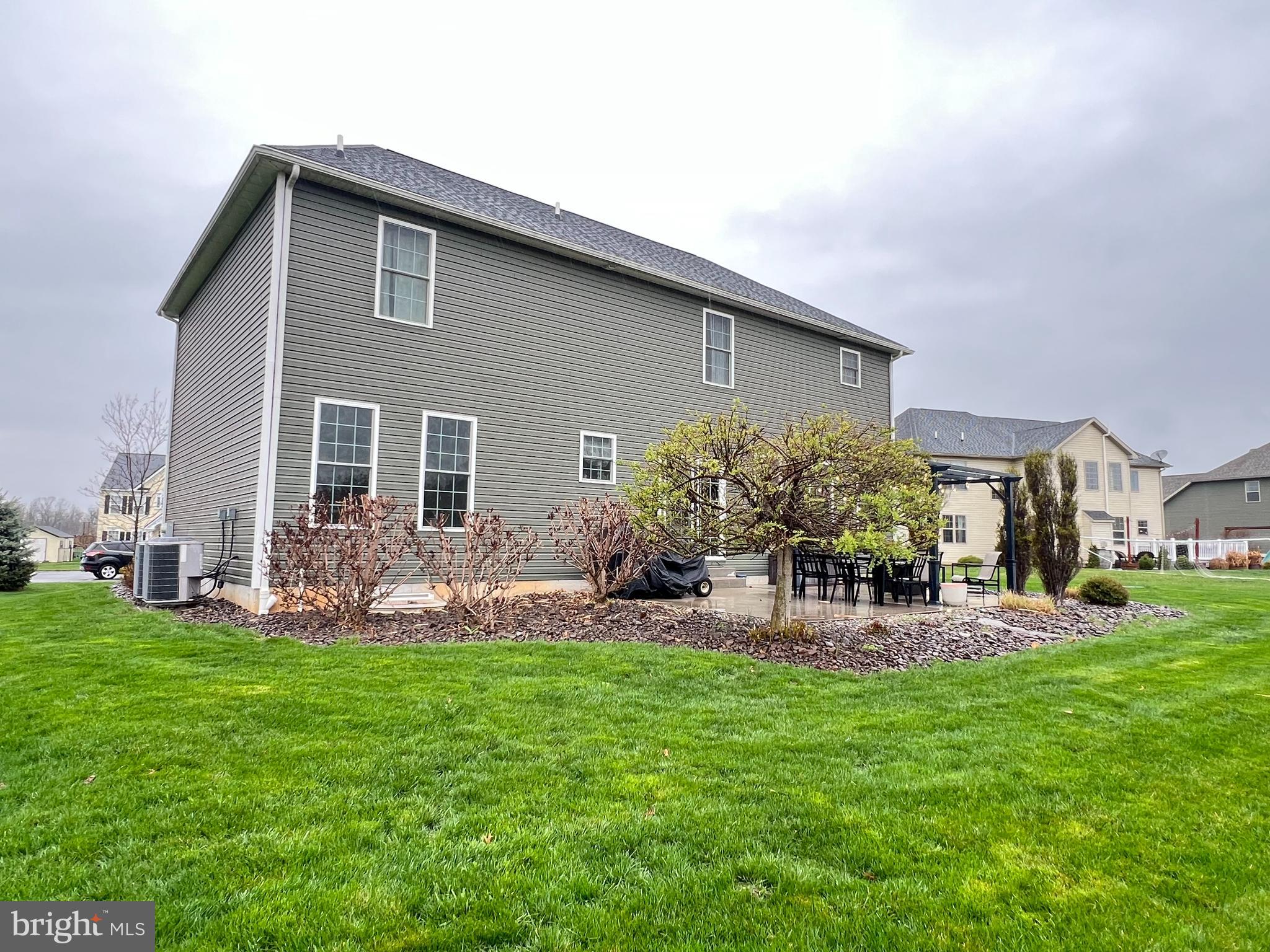 VILLAGE GREEN - Residential