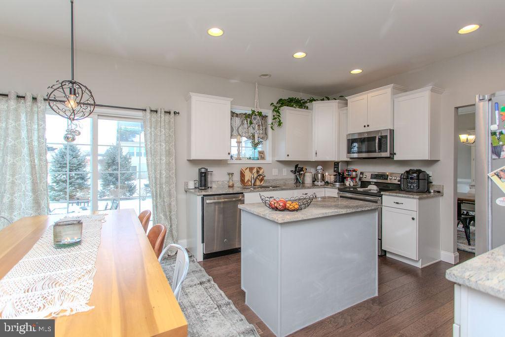 VILLAGE GREEN - Residential