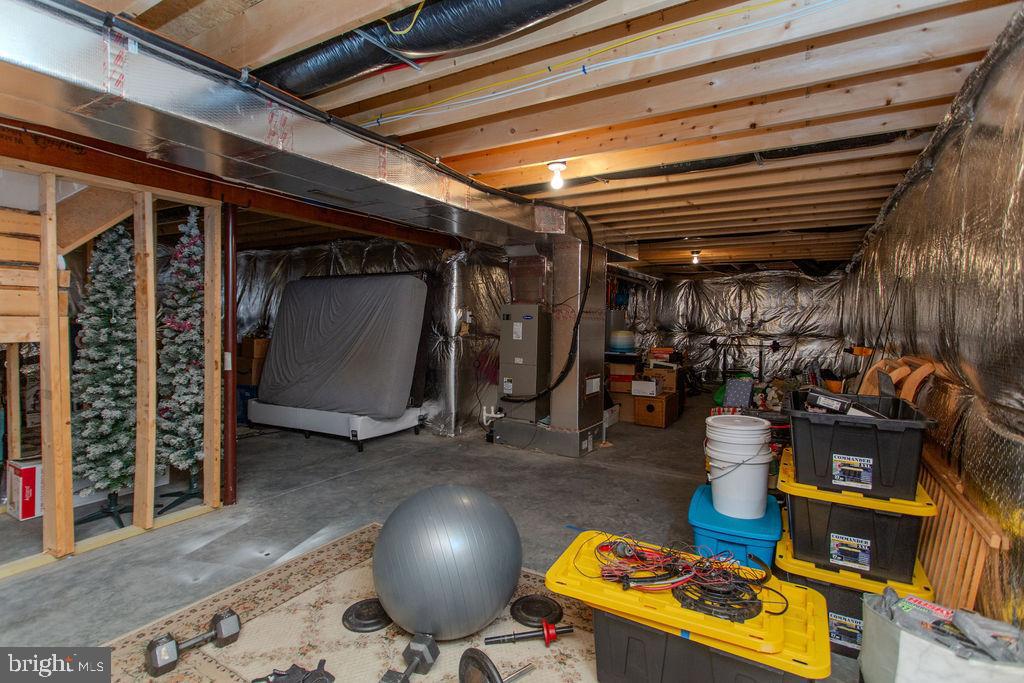 VILLAGE GREEN - Residential