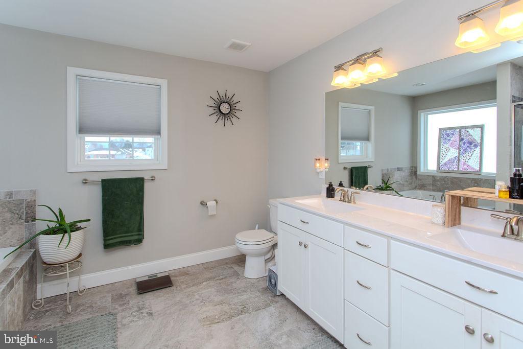 VILLAGE GREEN - Residential