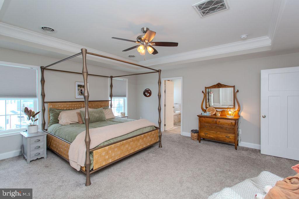 VILLAGE GREEN - Residential