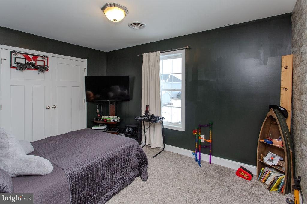 VILLAGE GREEN - Residential