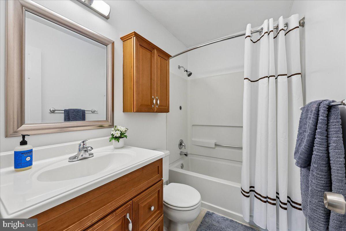 MONTCLAIR WATERS EDGE - Residential