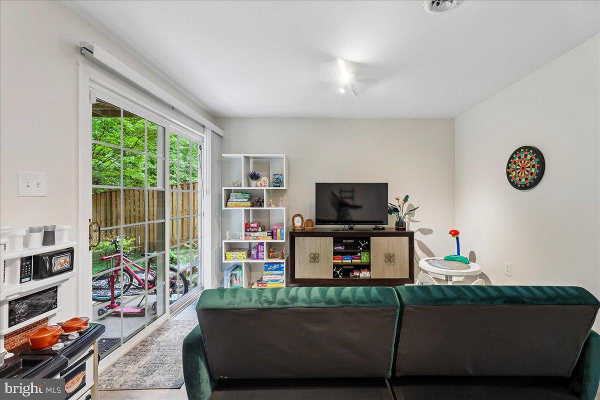 MONTCLAIR WATERS EDGE - Residential