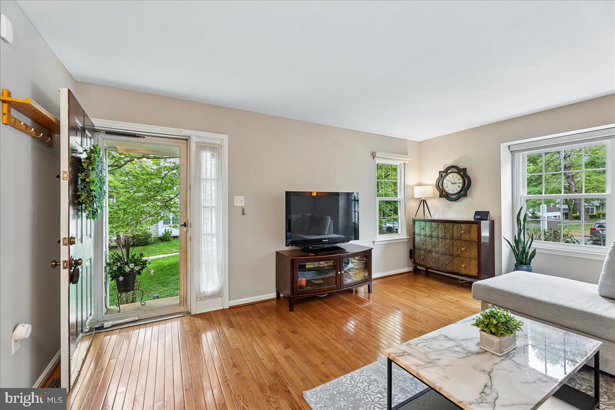 MONTCLAIR WATERS EDGE - Residential