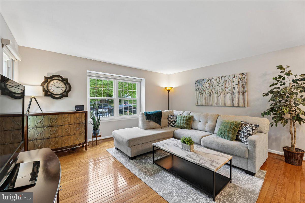 MONTCLAIR WATERS EDGE - Residential