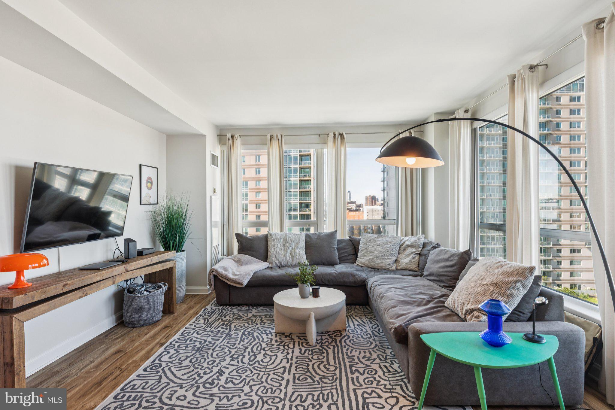 901 N PENN STREET R1105