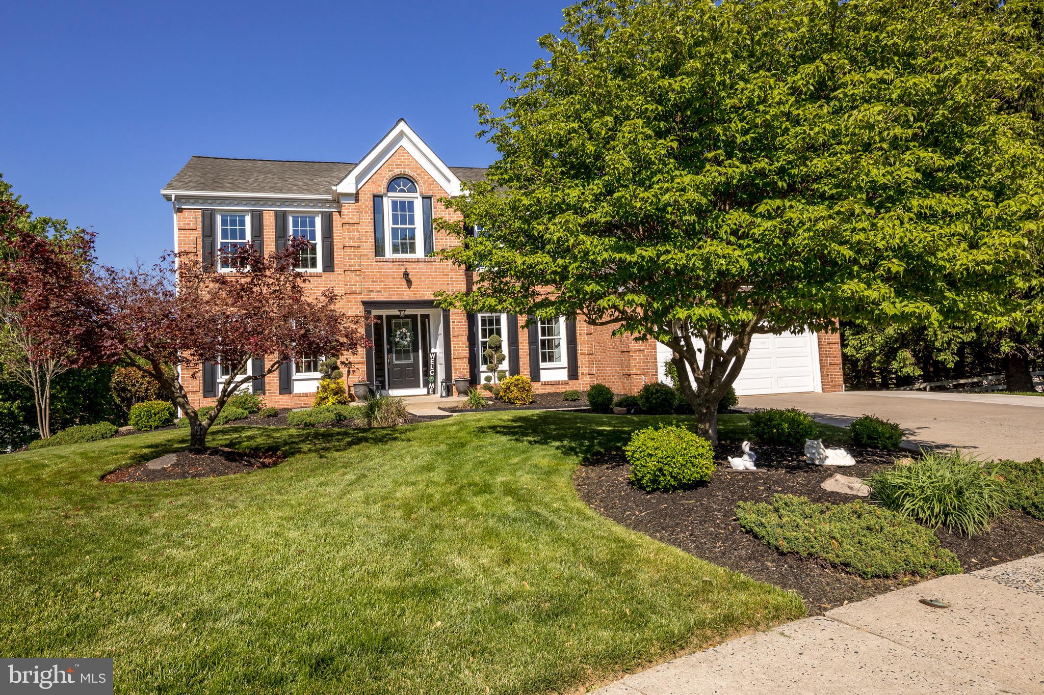 906 FEATHERSTONE COURT