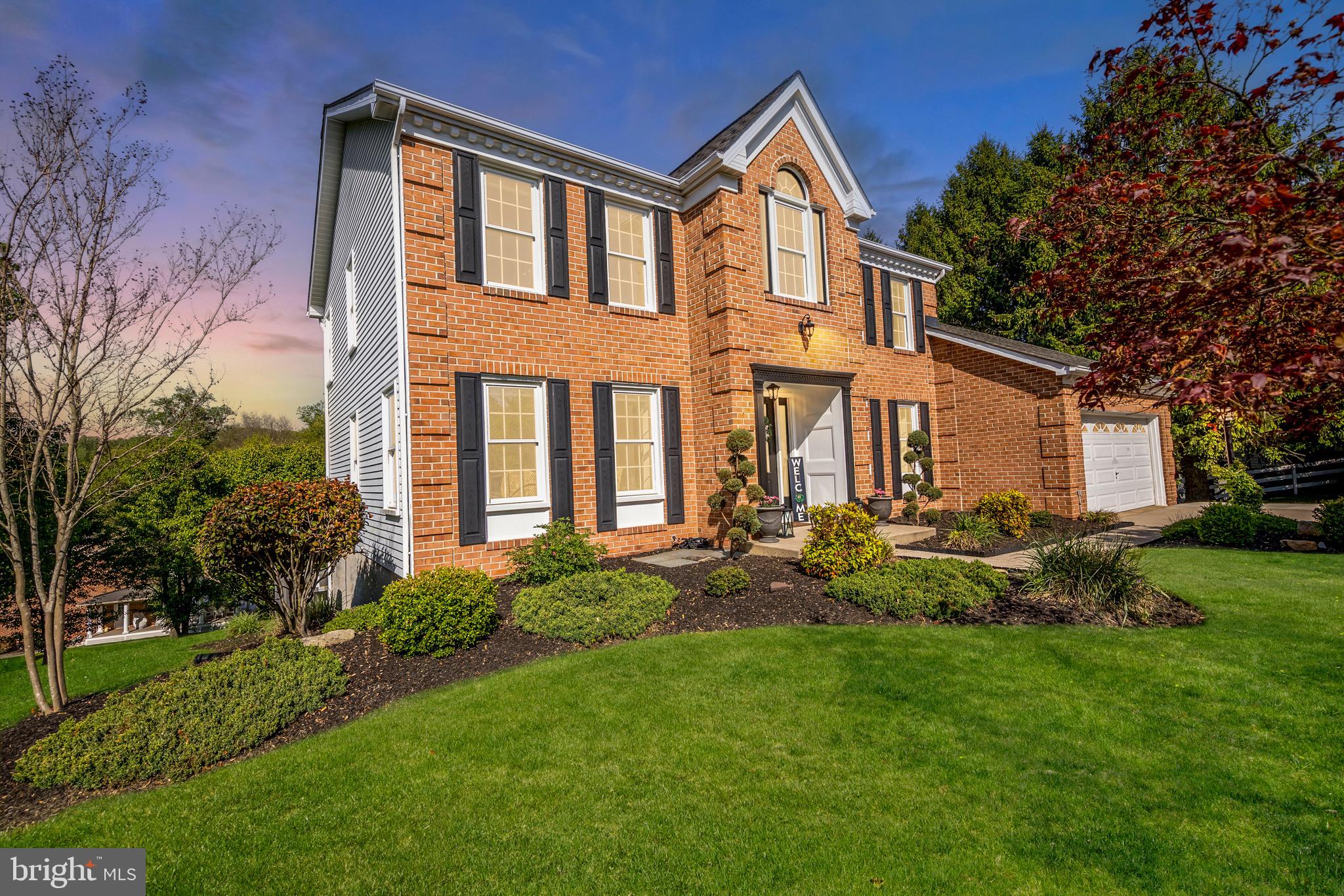 906 FEATHERSTONE COURT