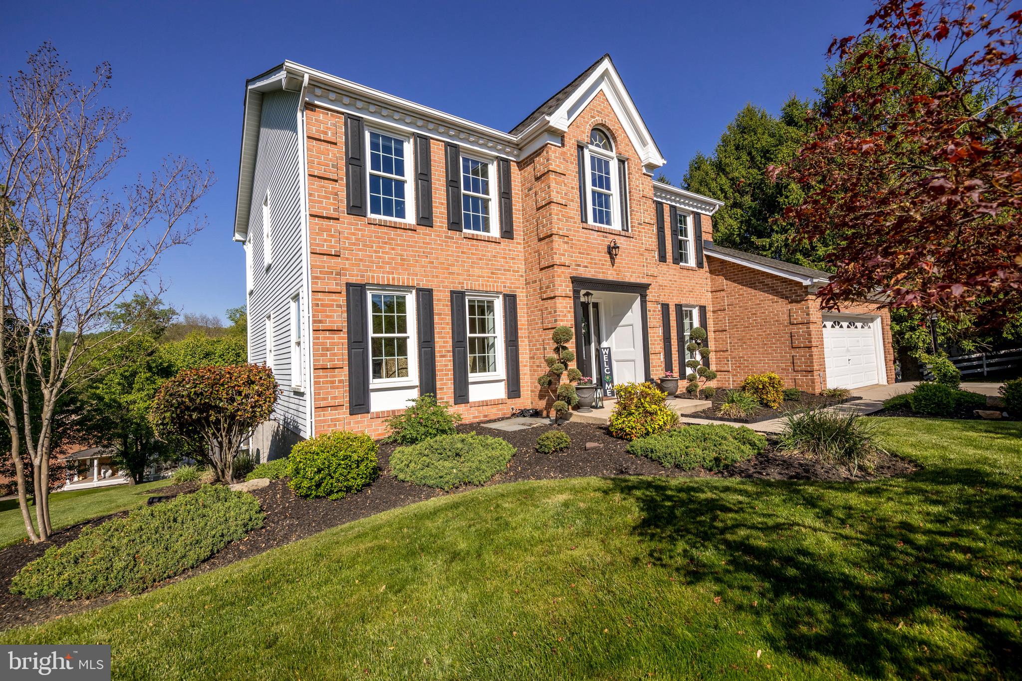 906 FEATHERSTONE COURT