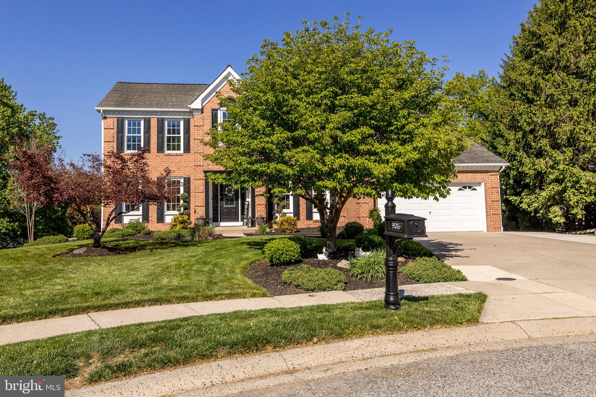 906 FEATHERSTONE COURT