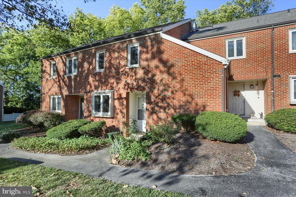 Photo of 25 BEECHTREE LN, MOUNTVILLE, PA 17554 (MLS # PALA2041032)