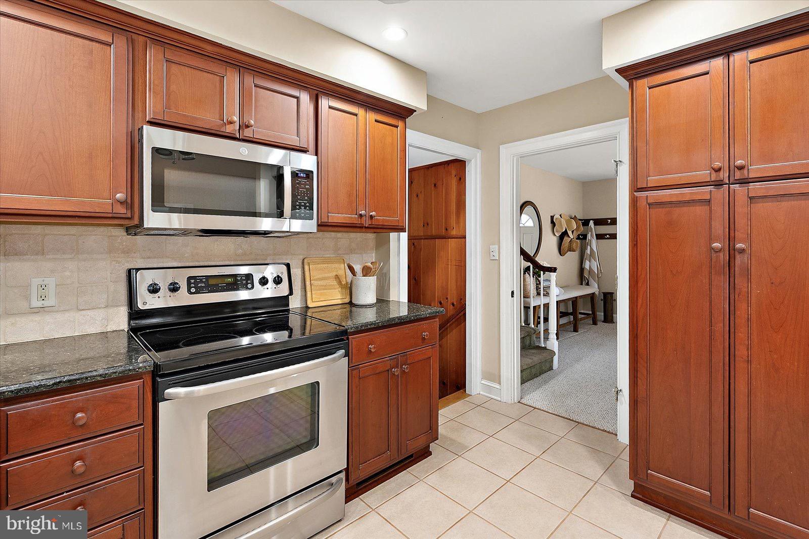 COUNTRY CLUB ESTATES - Residential