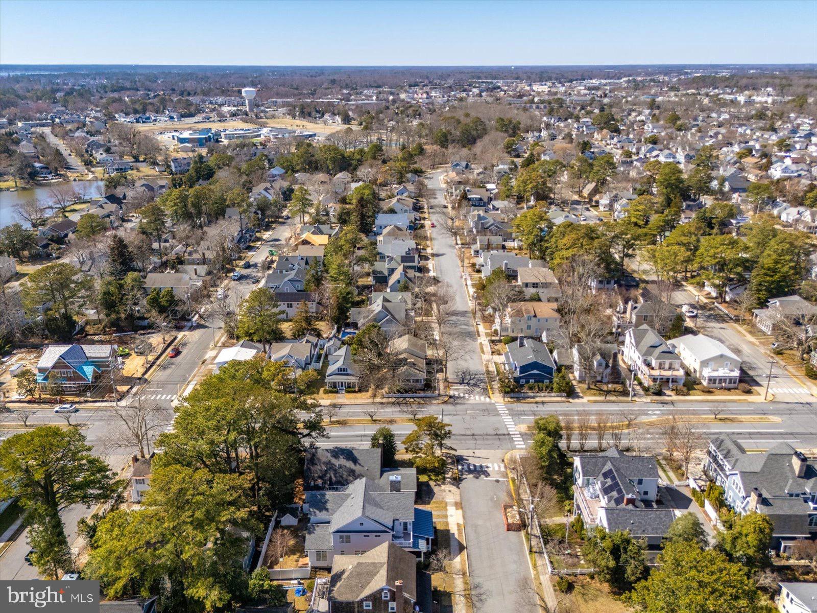 COUNTRY CLUB ESTATES - Residential