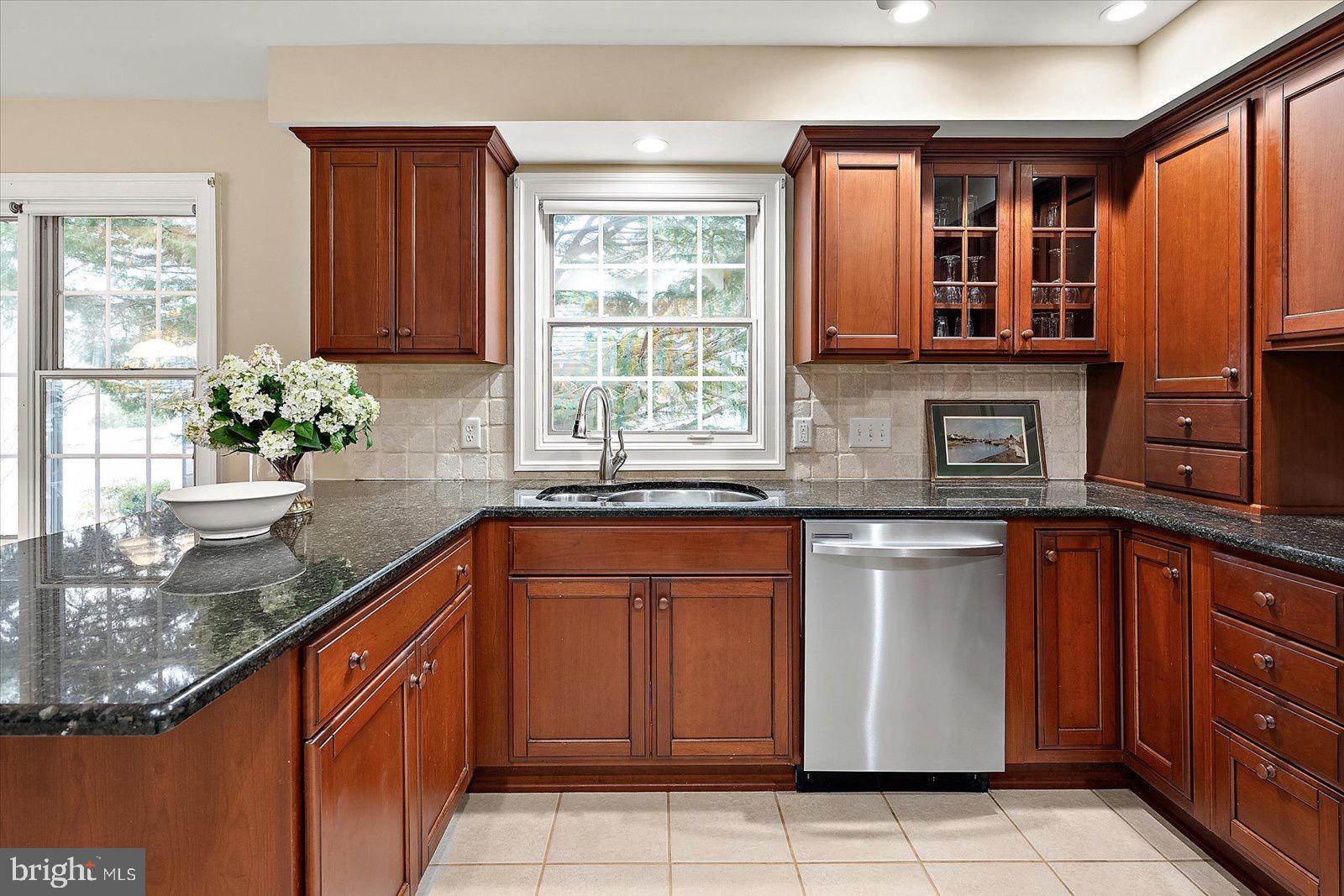 COUNTRY CLUB ESTATES - Residential