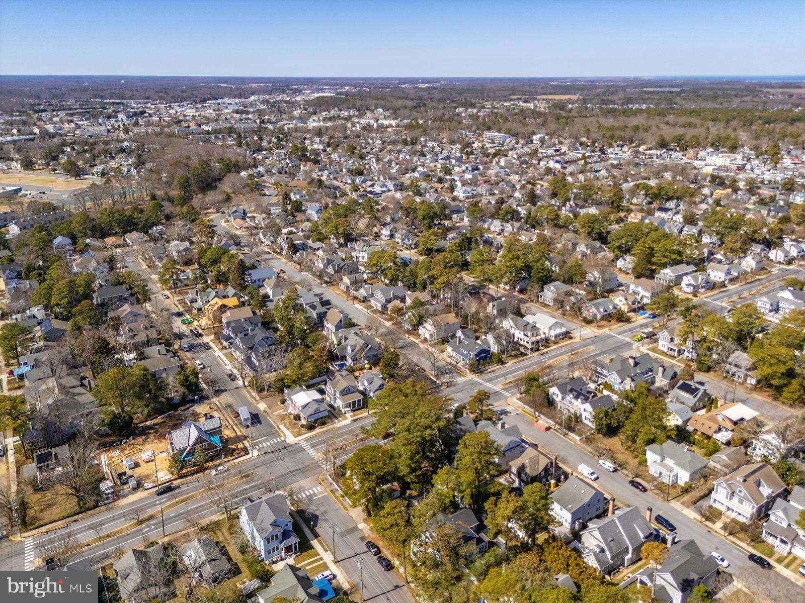 COUNTRY CLUB ESTATES - Residential