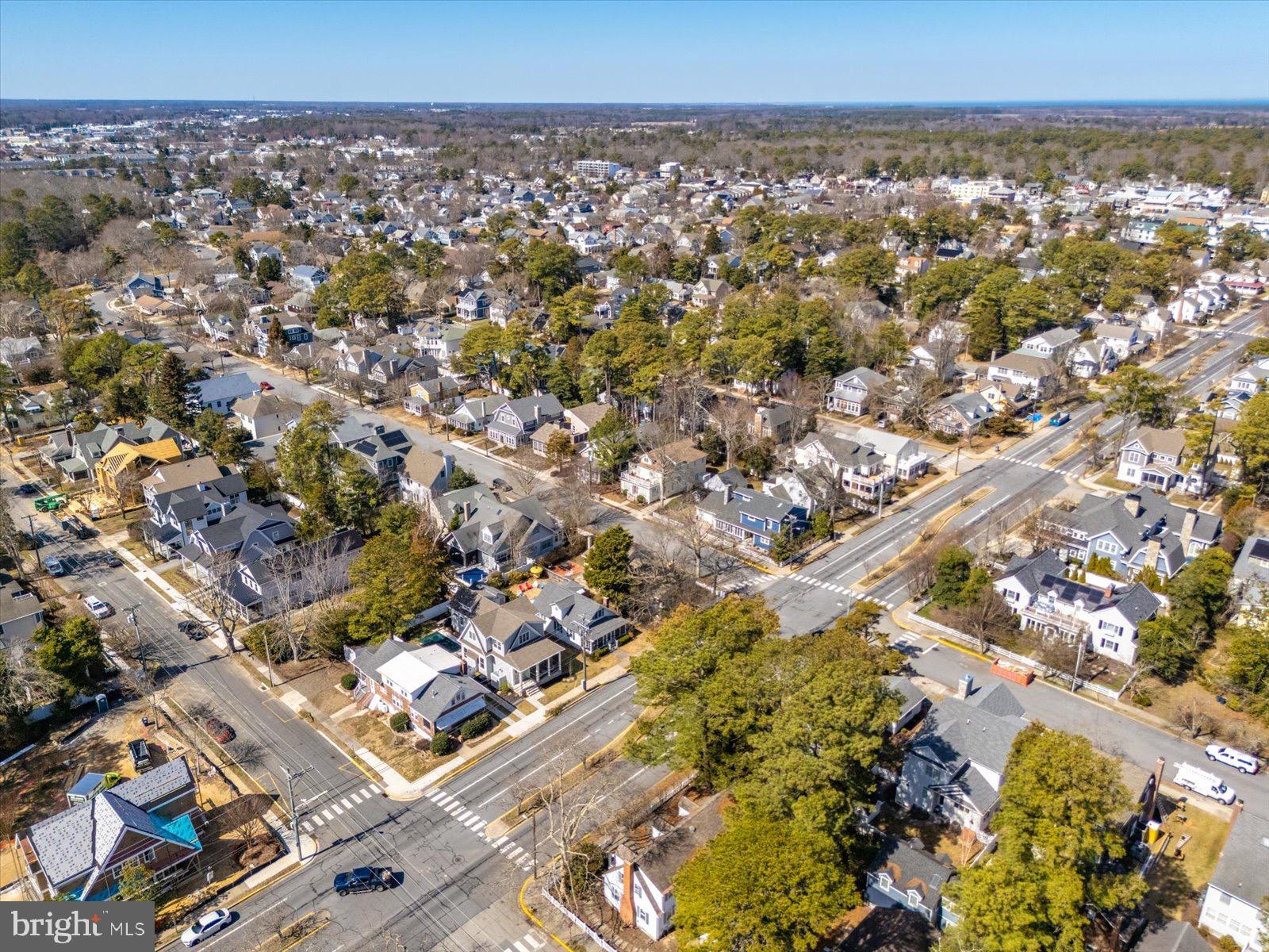 COUNTRY CLUB ESTATES - Residential