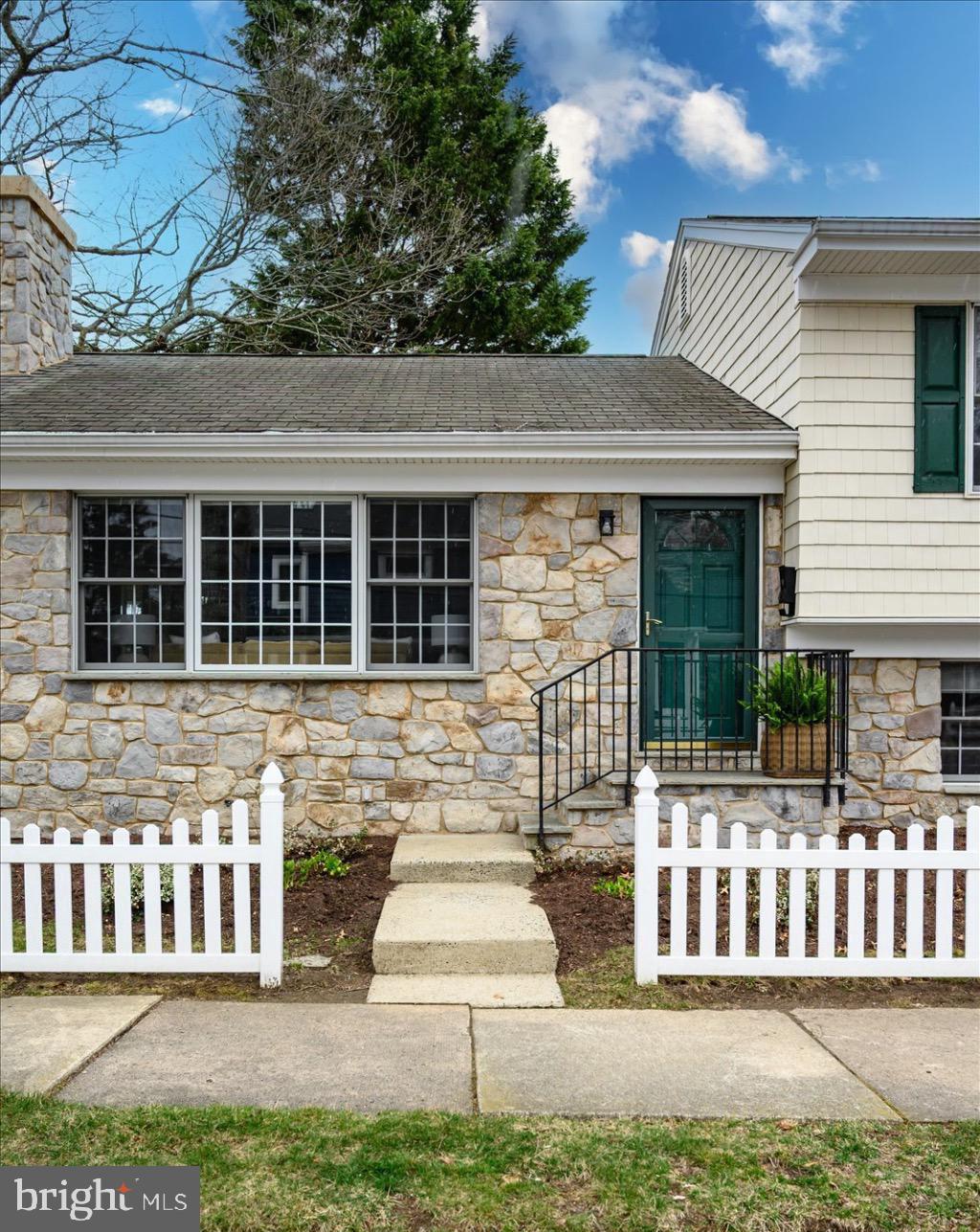 COUNTRY CLUB ESTATES - Residential