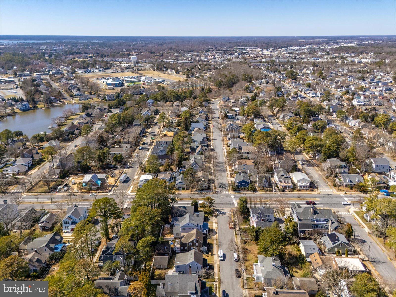 COUNTRY CLUB ESTATES - Residential