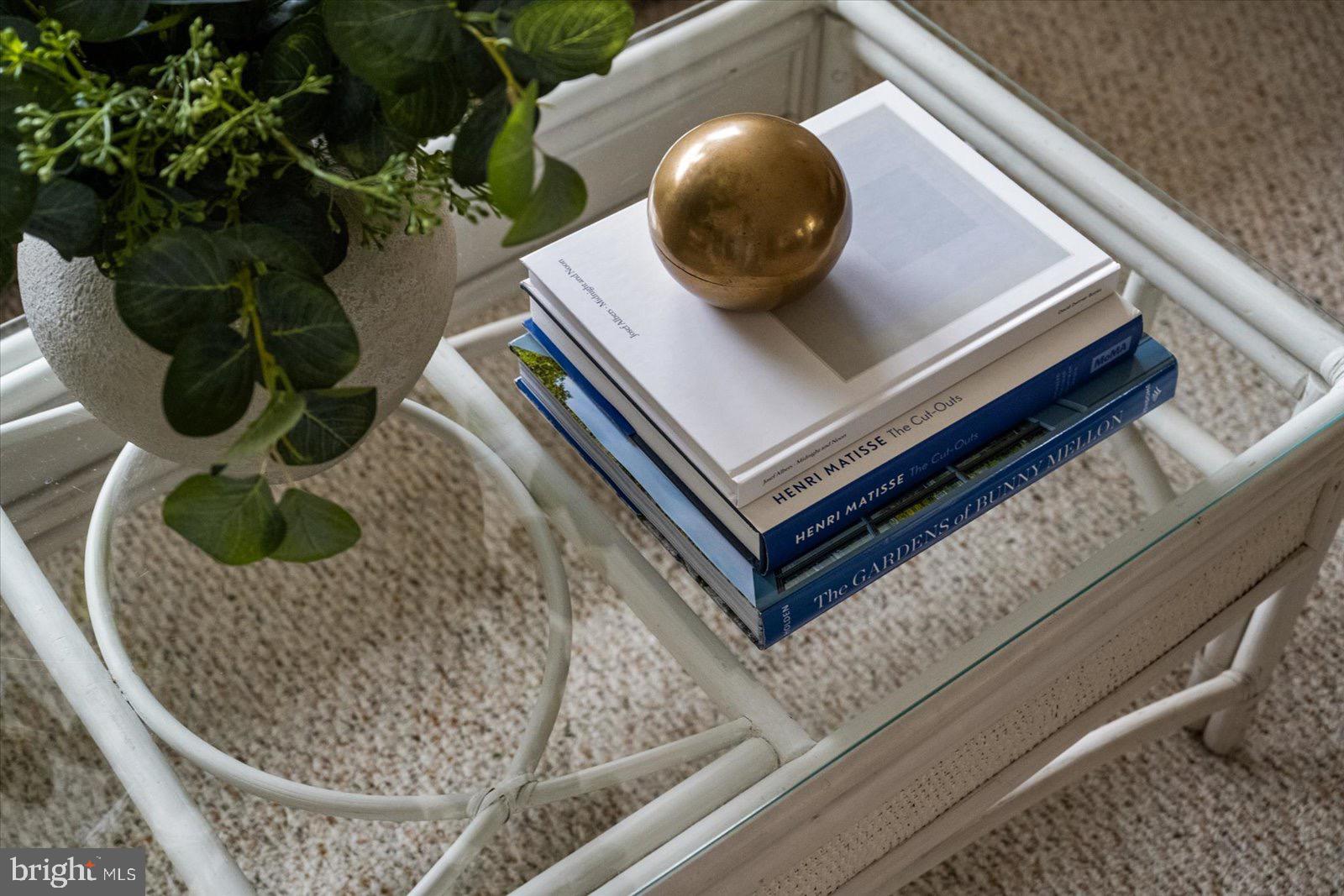 COUNTRY CLUB ESTATES - Residential