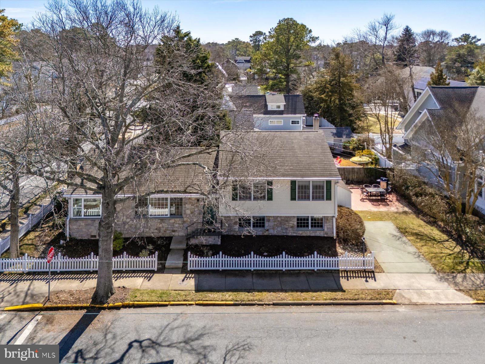 COUNTRY CLUB ESTATES - Residential