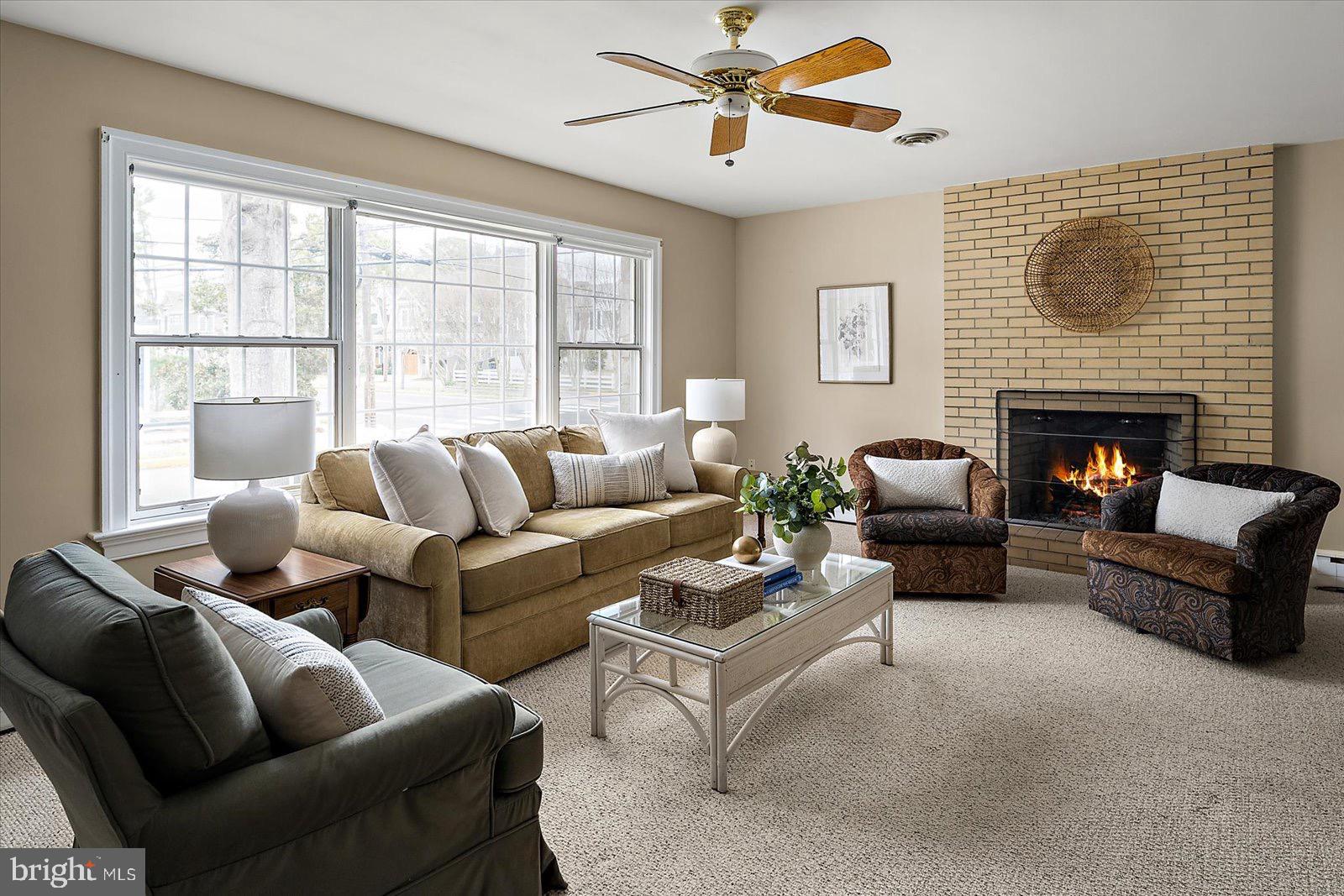 COUNTRY CLUB ESTATES - Residential