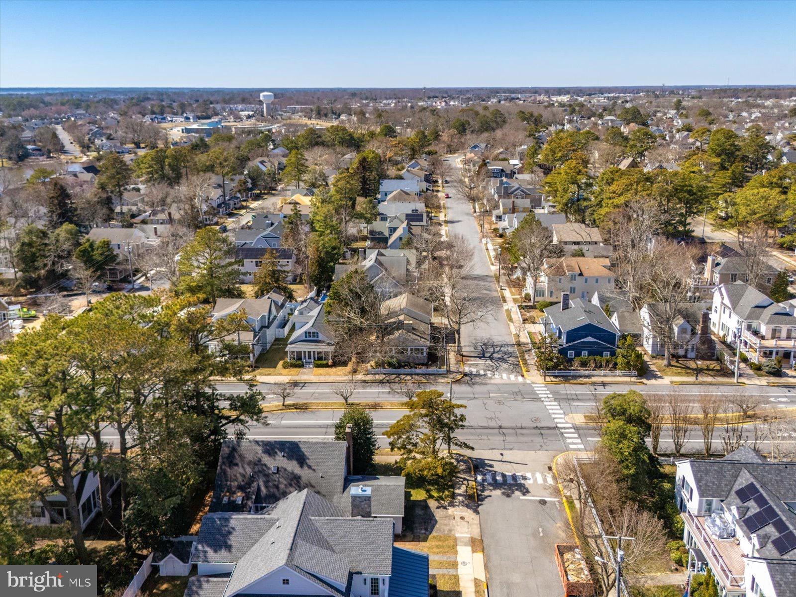 COUNTRY CLUB ESTATES - Residential