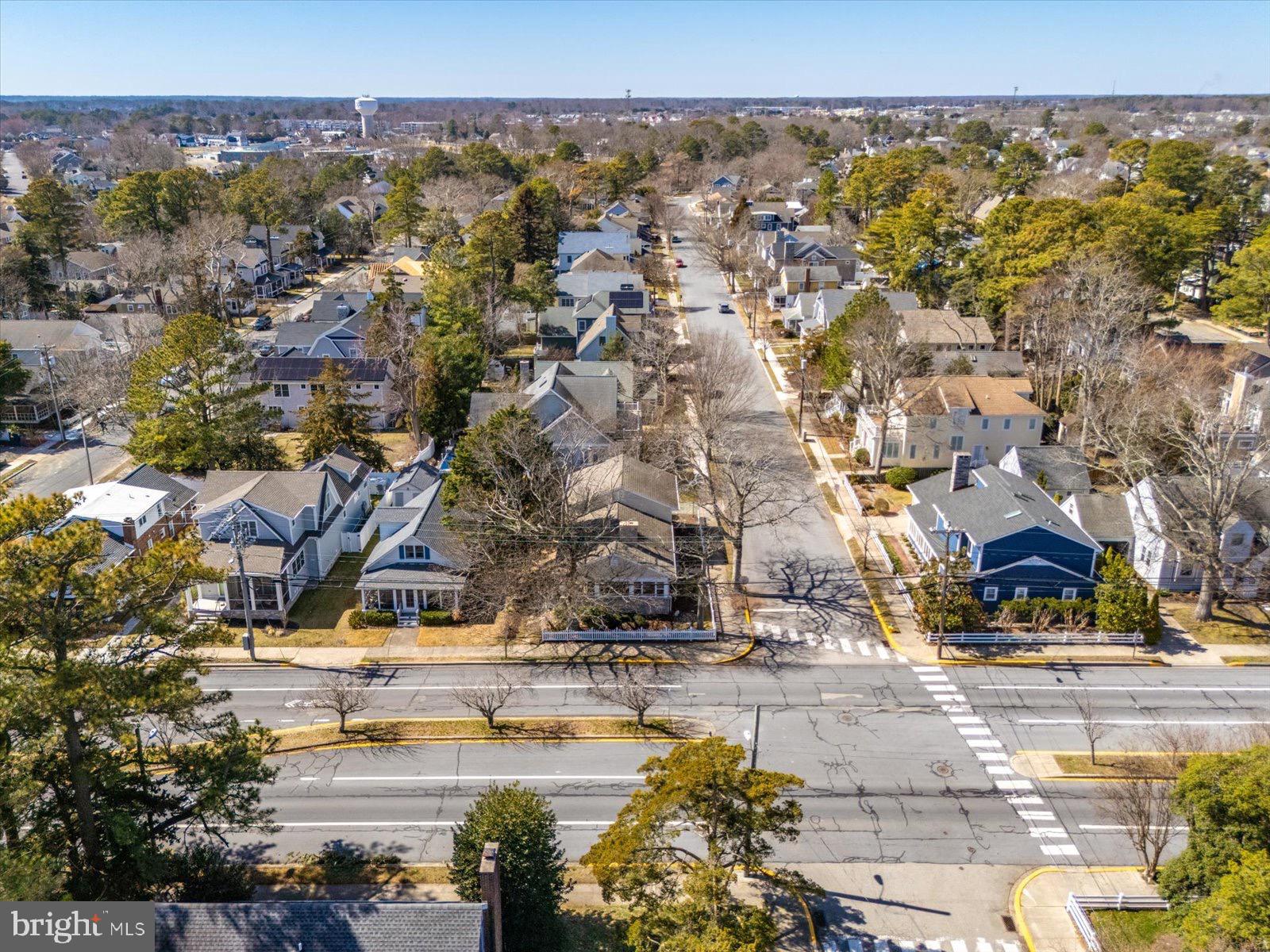 COUNTRY CLUB ESTATES - Residential