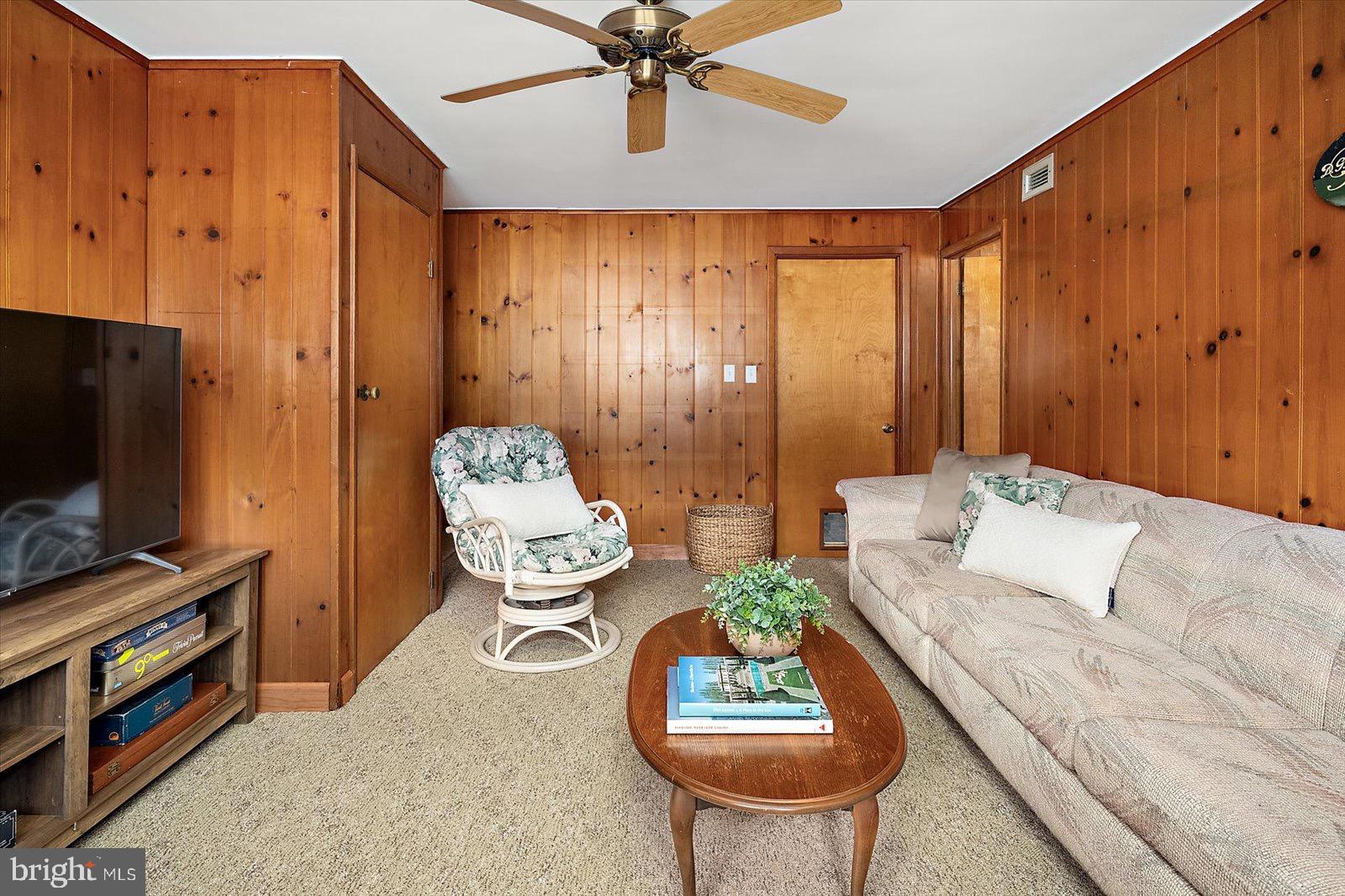 COUNTRY CLUB ESTATES - Residential