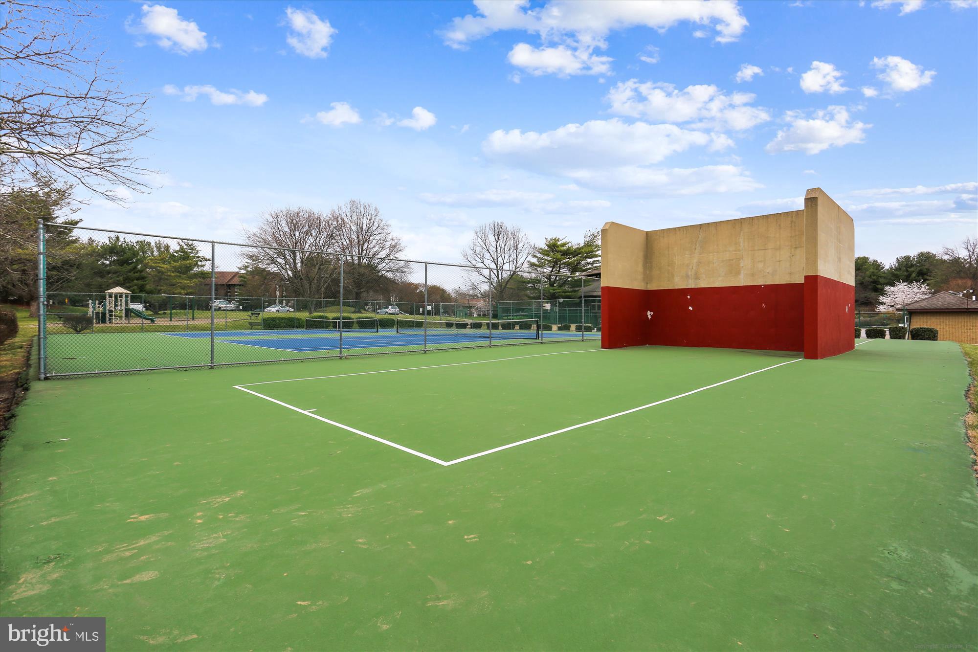 FLOWER HILL - Residential