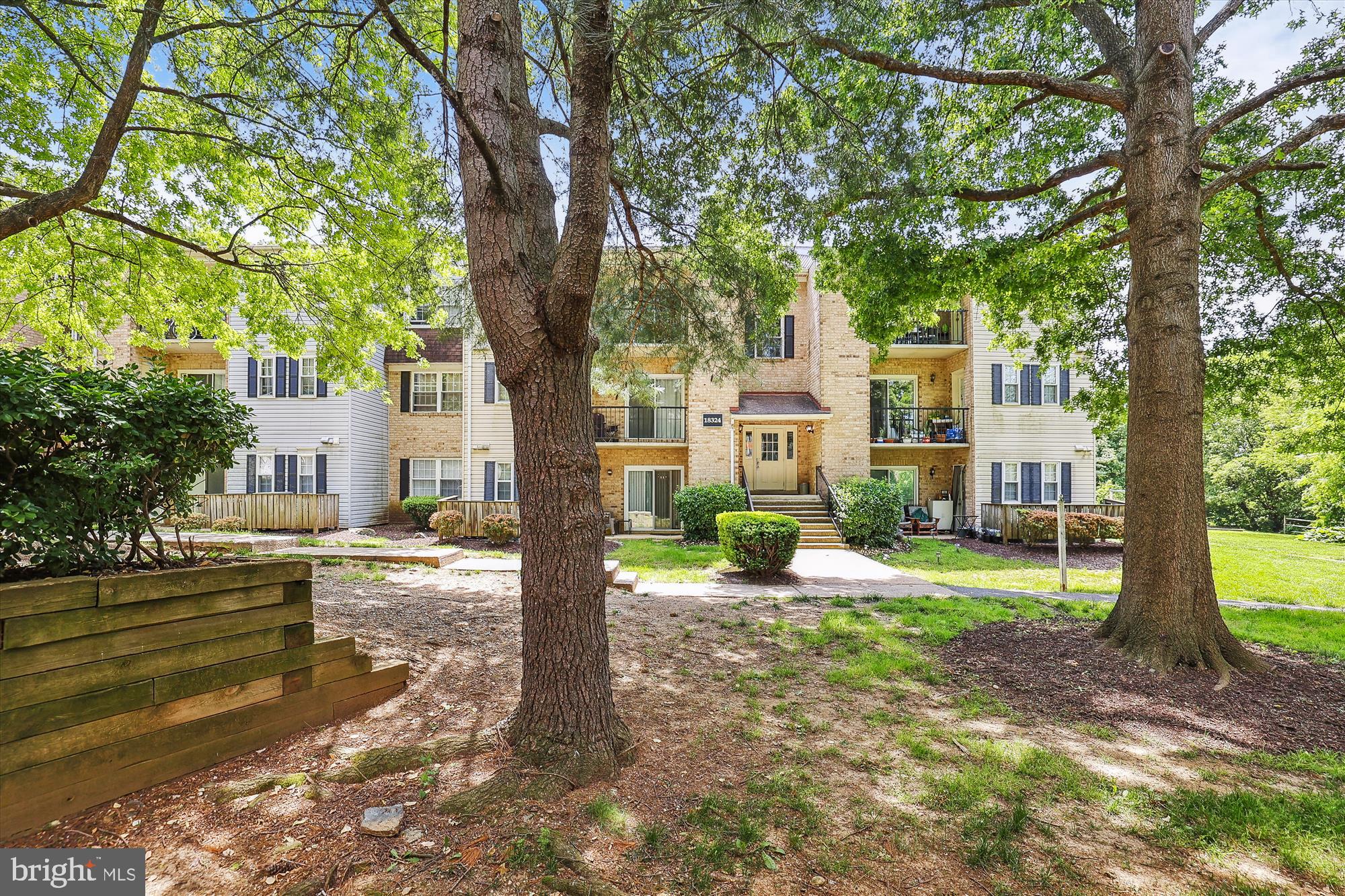 FLOWER HILL - Residential