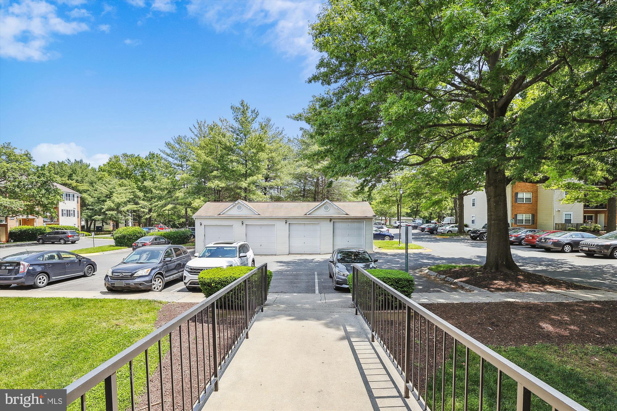 FLOWER HILL - Residential