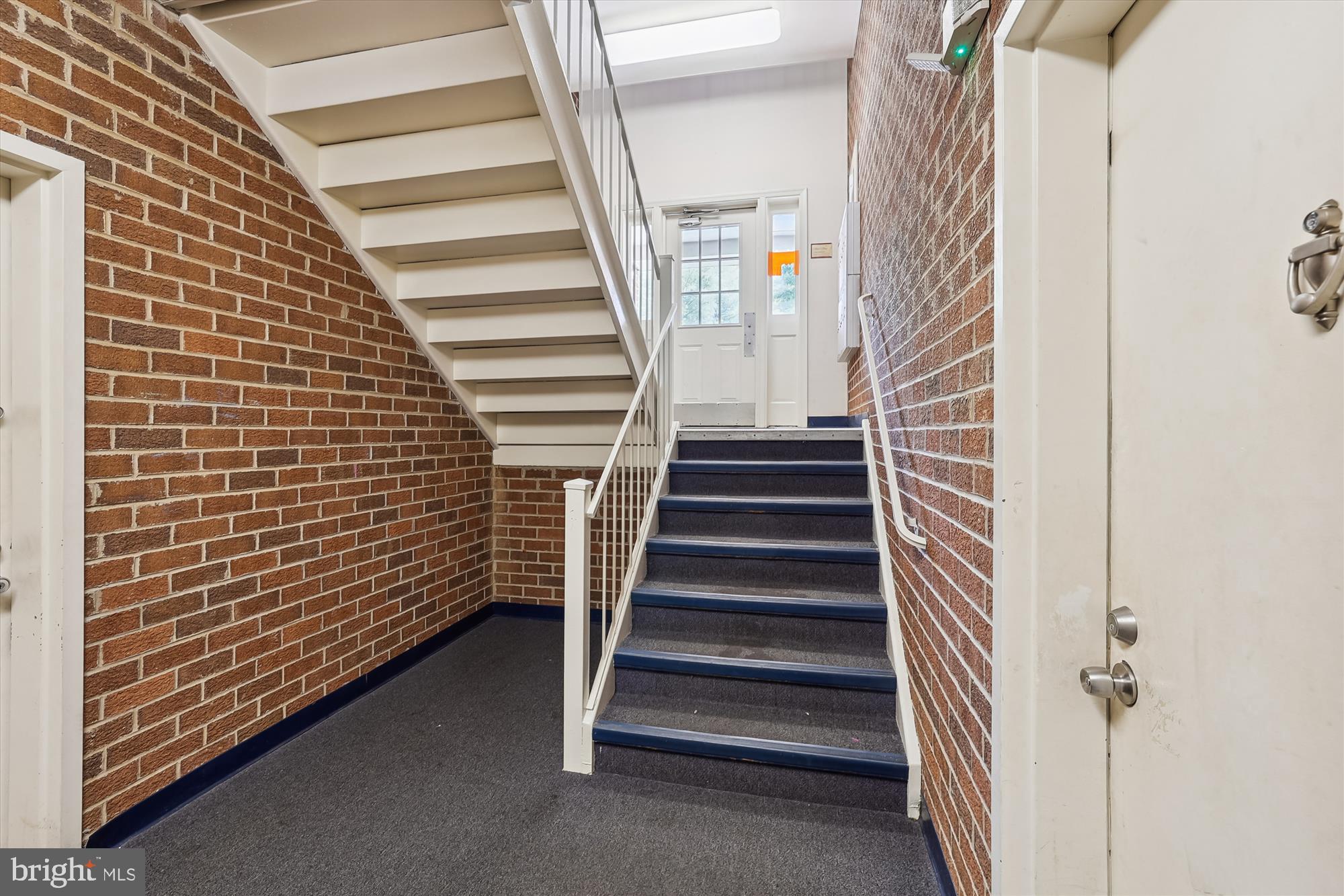 FLOWER HILL - Residential