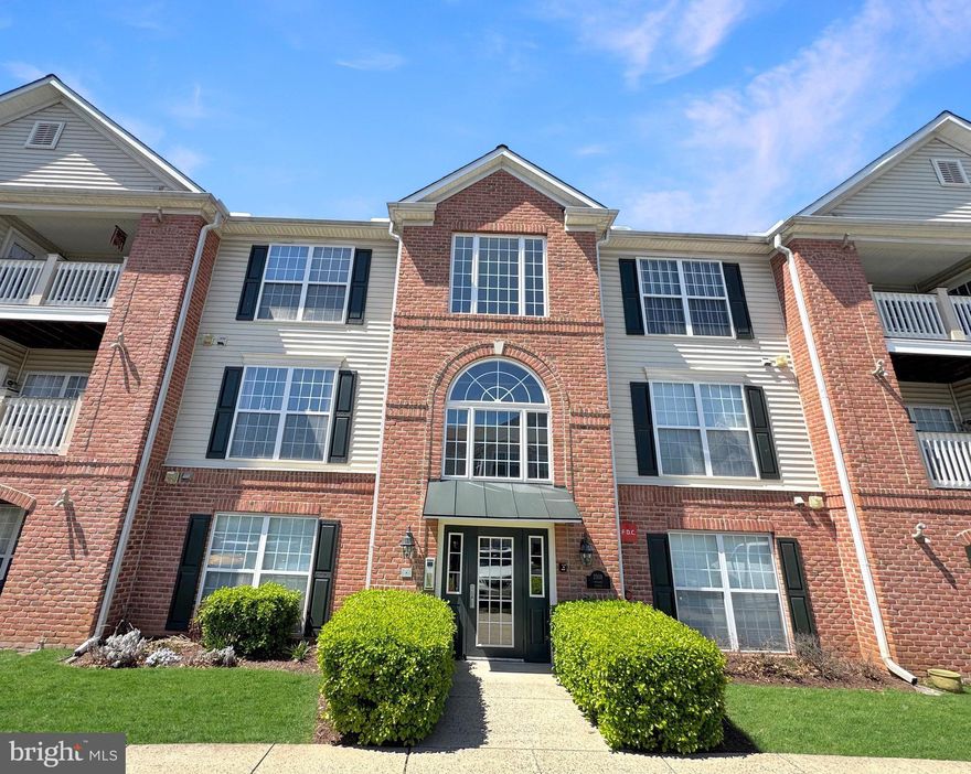 MODERN AND UPDATED FIRST FLOOR CONDO IN THE DESIRABLE WHITTIER COMMUNITY. AN OPEN FLOOR PLAN WITH PLENTY OF NATURAL LIGHT MAKE THIS CONDO MOST APPEALING. IT FEATURES  QUARTZ COUNTERTOPS, STAINLESS STEEL APPLIANCES, UPGRADED FLOORING AND A QUAINT PATIO OFF OF THE DINING ROOM.  IT IS CLOSE TO SHOPPING, RESTAURANTS AND MAJOR COMMUTER ROUTES. THIS ONE WON’T LAST LONG!

SEVERAL ROOMS HAVE BEEN VIRTUALLY STAGED.