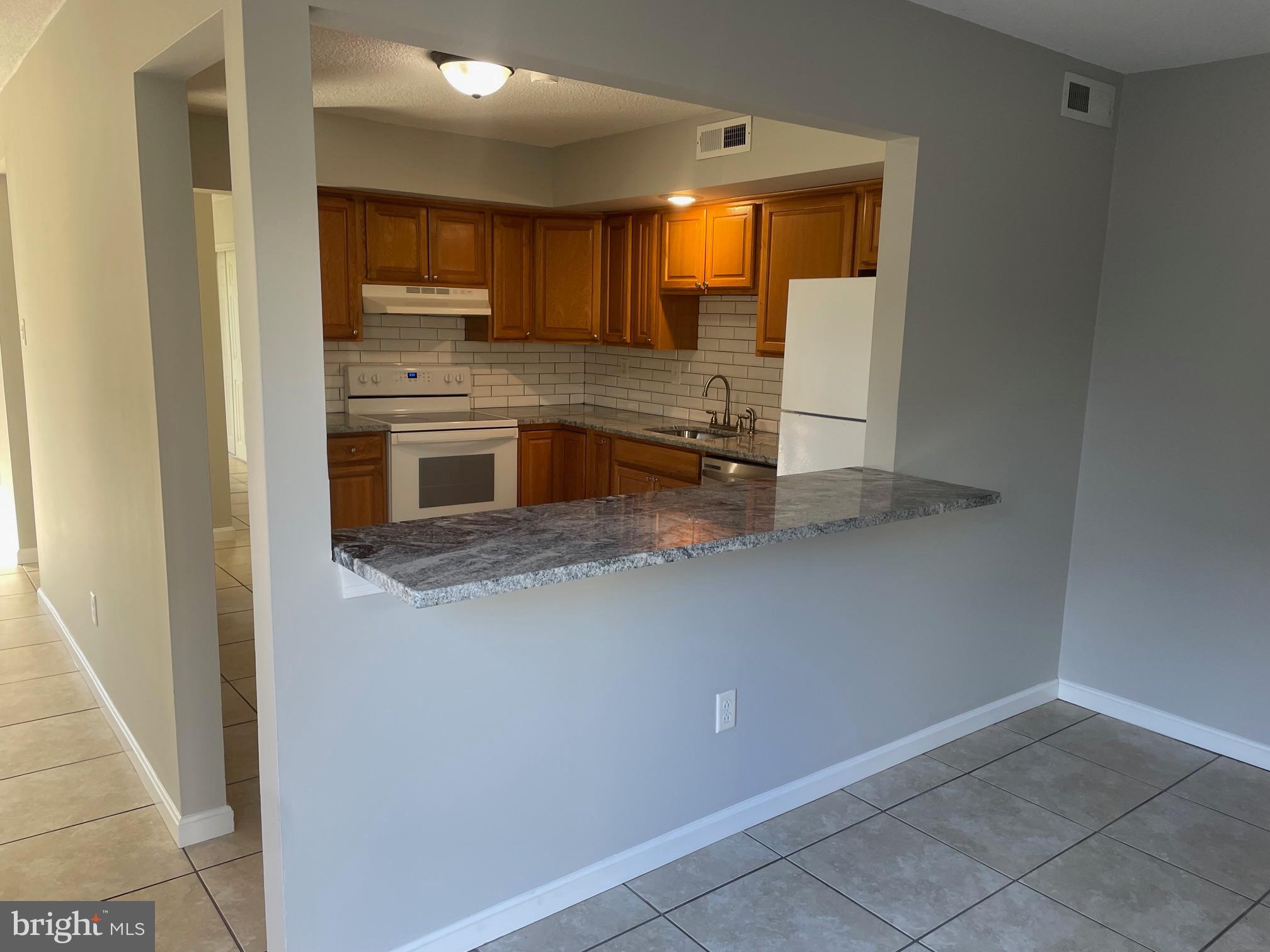 TOWAMENCIN CONDOS - Residential Lease