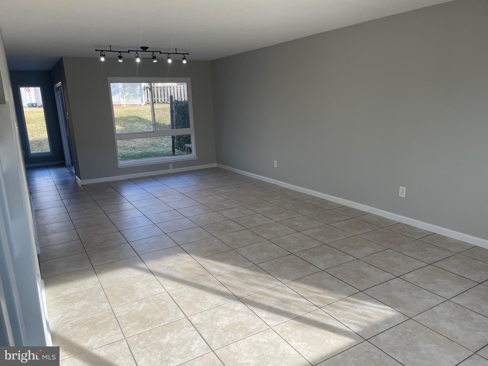 TOWAMENCIN CONDOS - Residential Lease