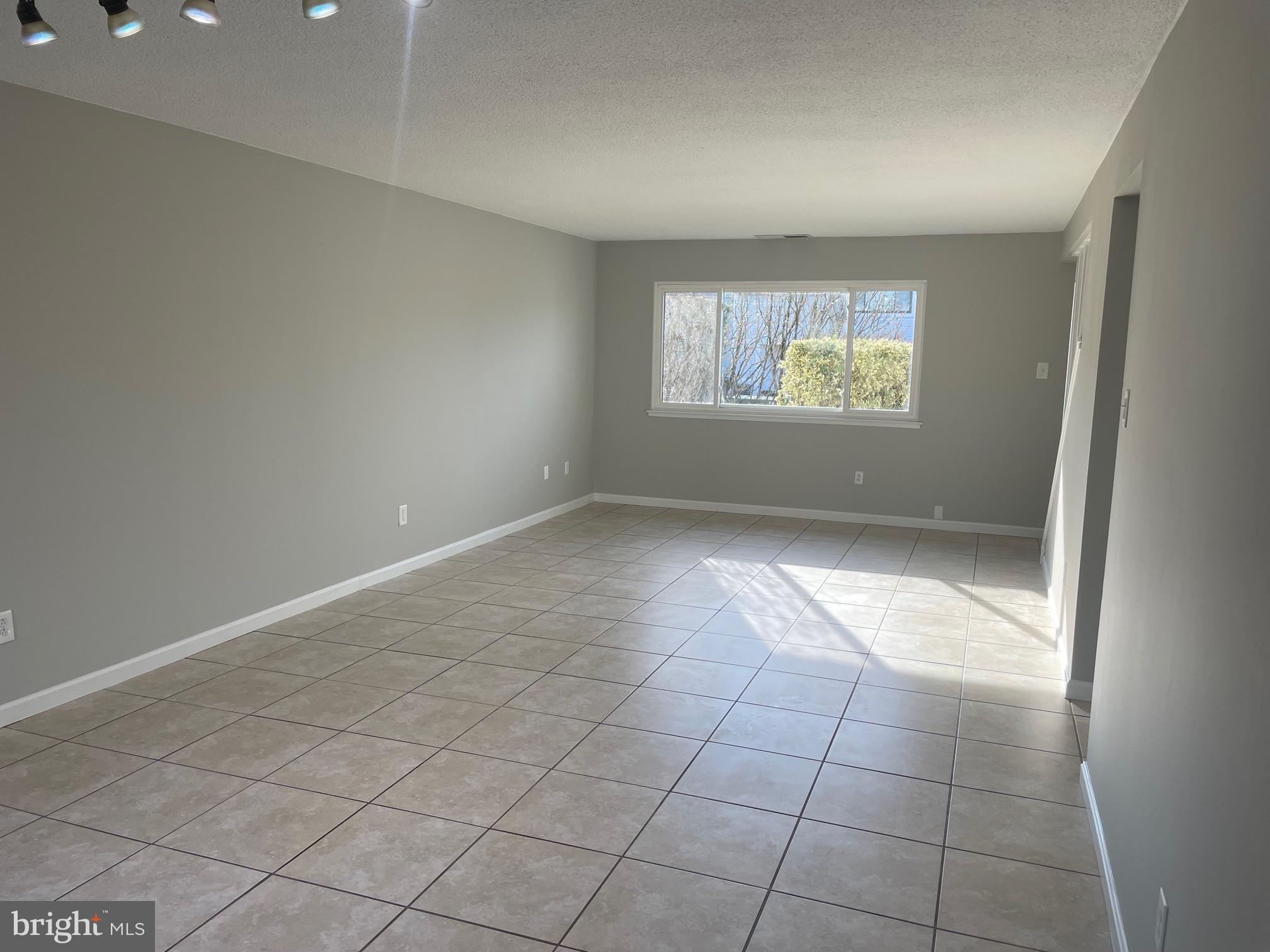 TOWAMENCIN CONDOS - Residential Lease