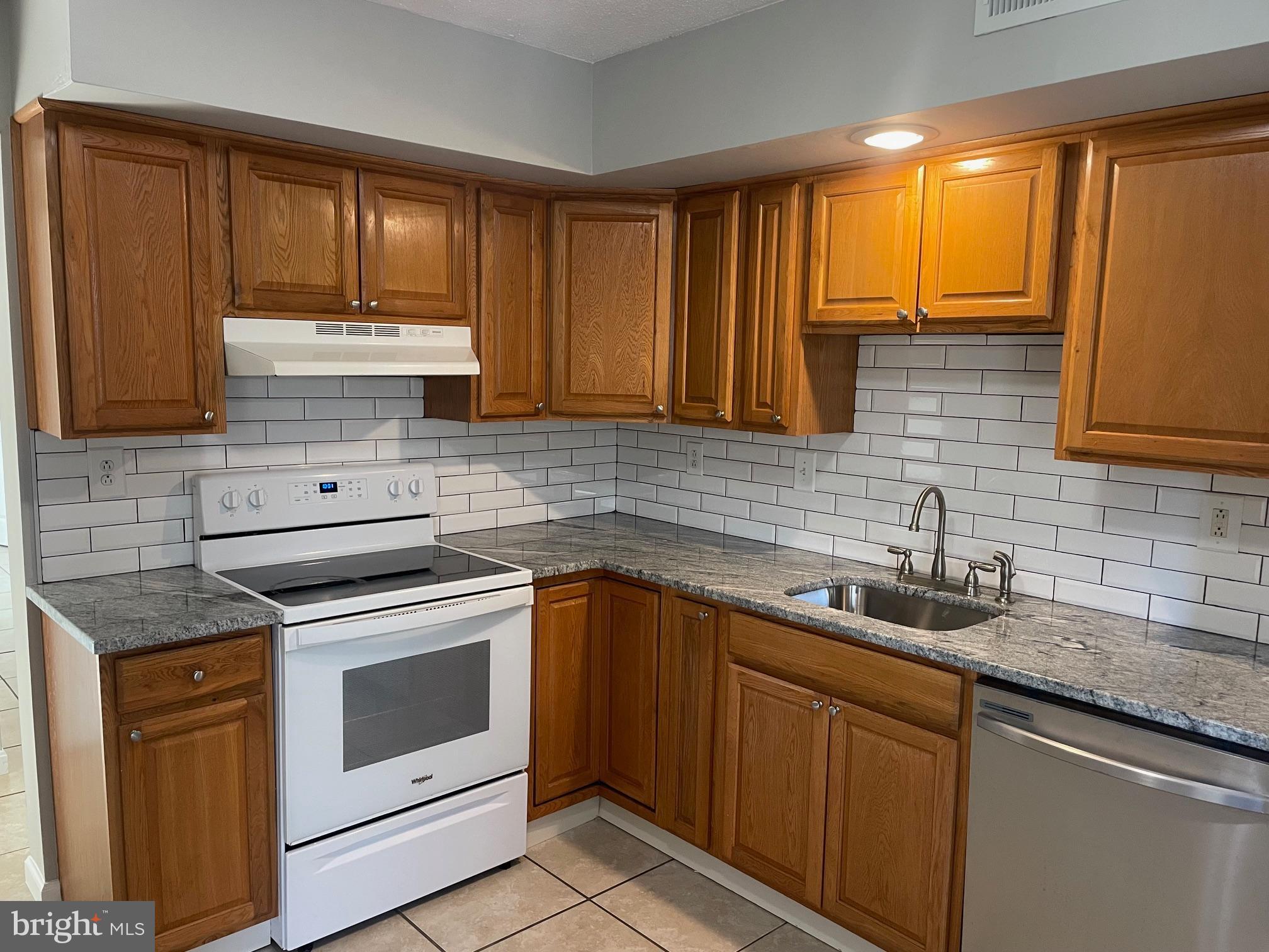 TOWAMENCIN CONDOS - Residential Lease