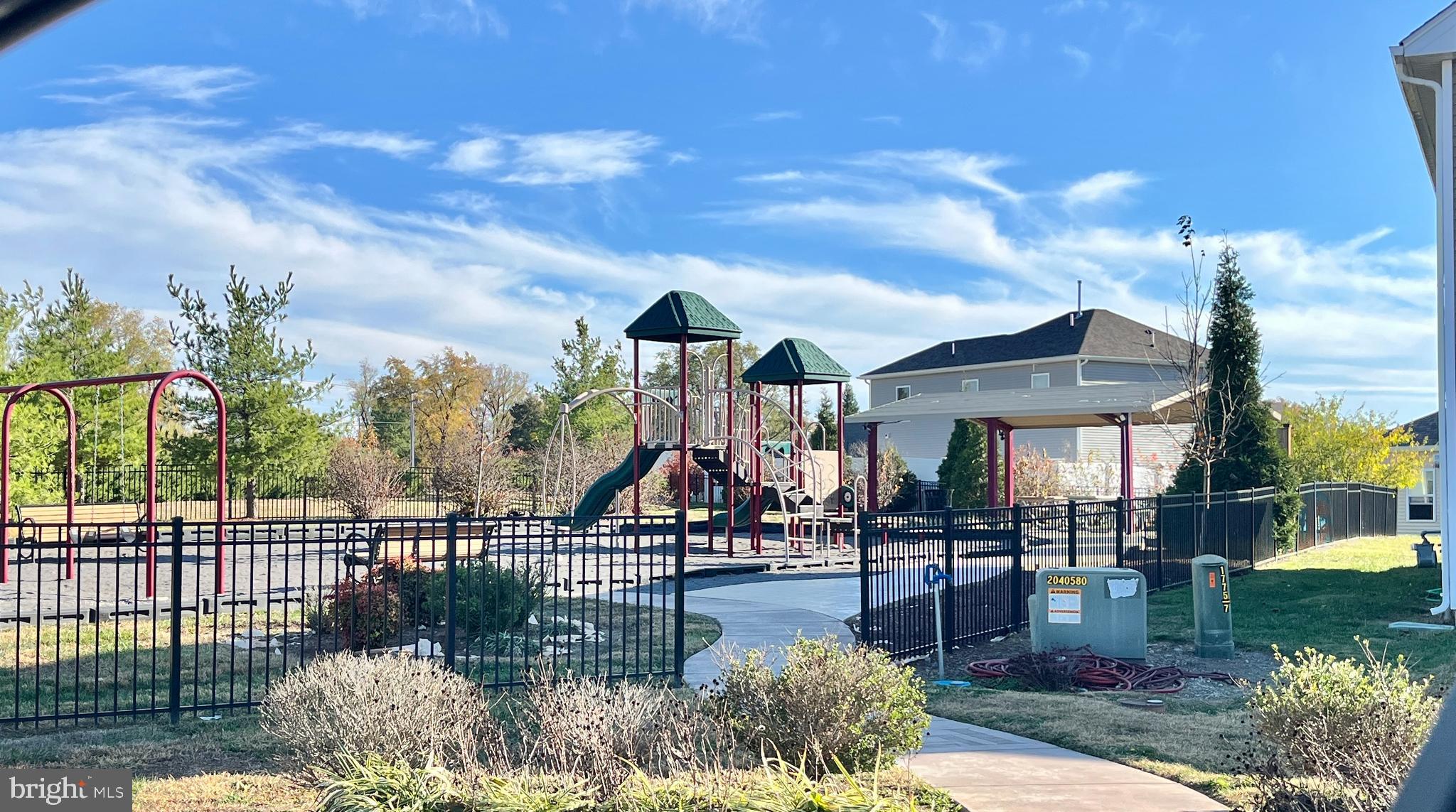 MCGINNIS POINT - Residential