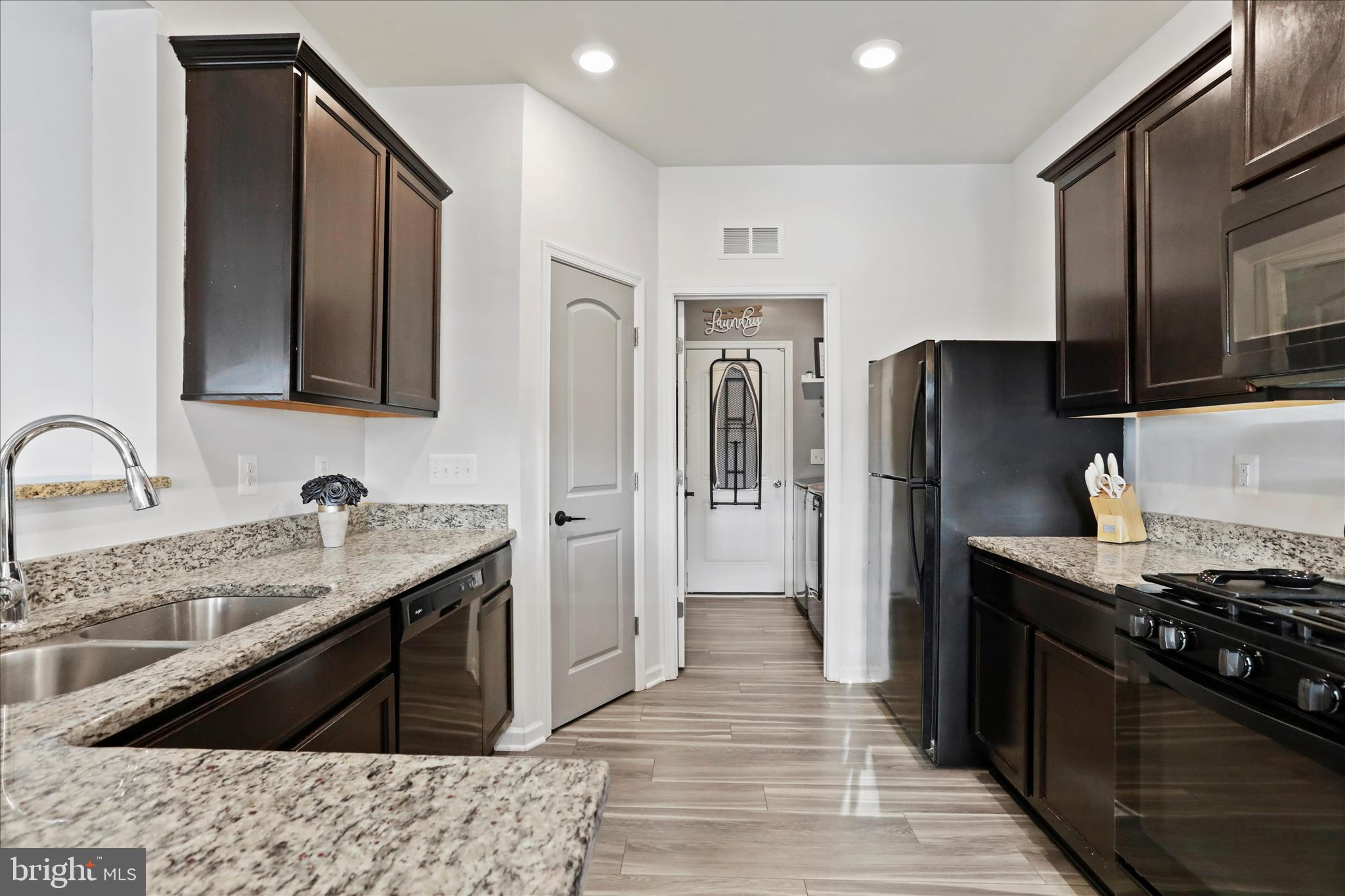 MCGINNIS POINT - Residential