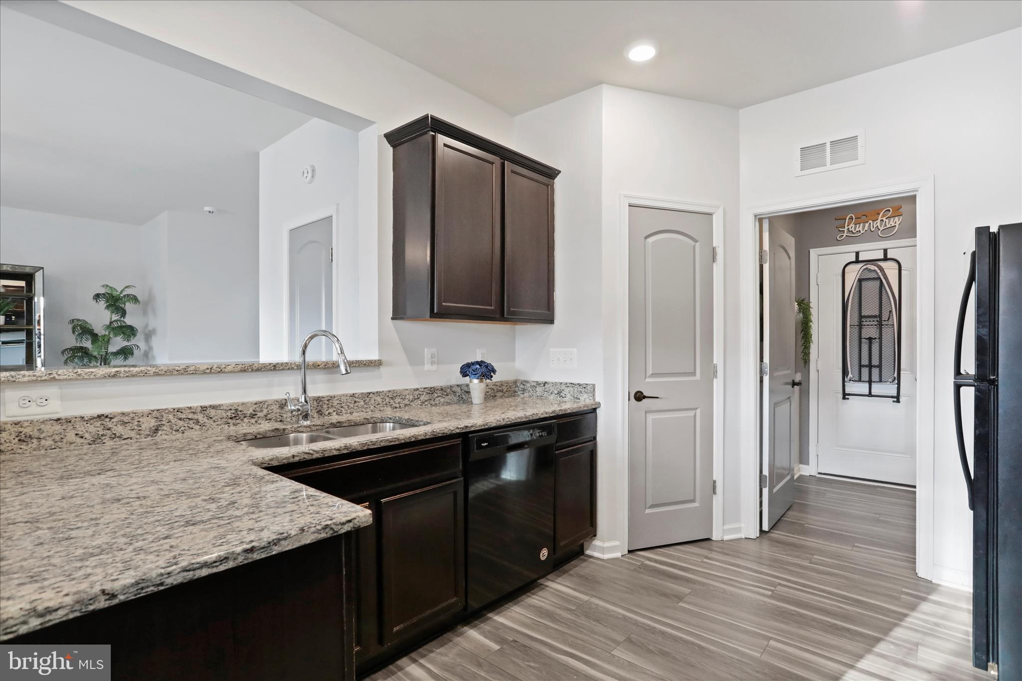 MCGINNIS POINT - Residential